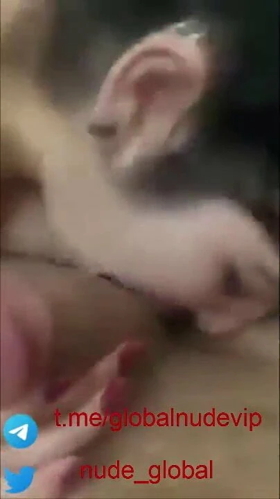 Ela Gives a Blowjob To Her Lover