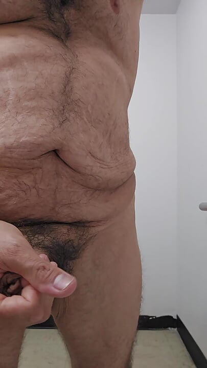 Latino tata u radnom WC-u dok su svi vani na sastanku