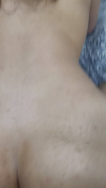 泳池边的大屁股印度小妞让幸运的家伙干她的印度阴户
