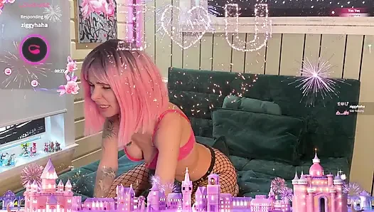 Sandy's Online Lovers Teasing Her Pussy