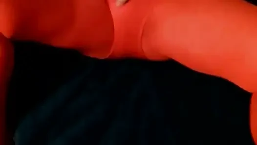 Gay cd, zayıf, yumurta, külotlu çorap ve leotarla mastürbasyon.