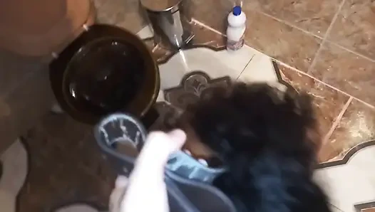İtaatkar üvey kız derin gırtlağına kadar alıyor, işiyor ve döl kokluyor (03/28/21) bölüm 2