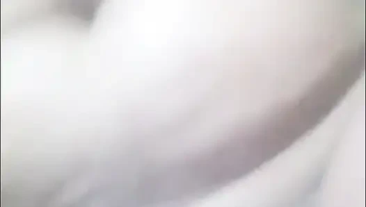 mamta bhabi ne chut main ungli kar ke pani nikali