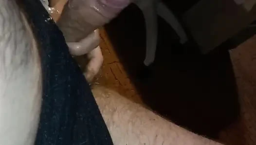 Koreli kadın yakın çekimde yarak emiyor, ağzına boşalma