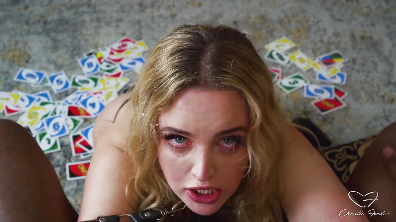 Kejutan menampilkan Charlie Forde, Darius Cash