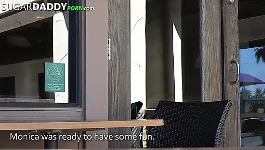 Mädchen von nebenan hat papi-schwanz für zusätzliches kleidergeld gefunden.