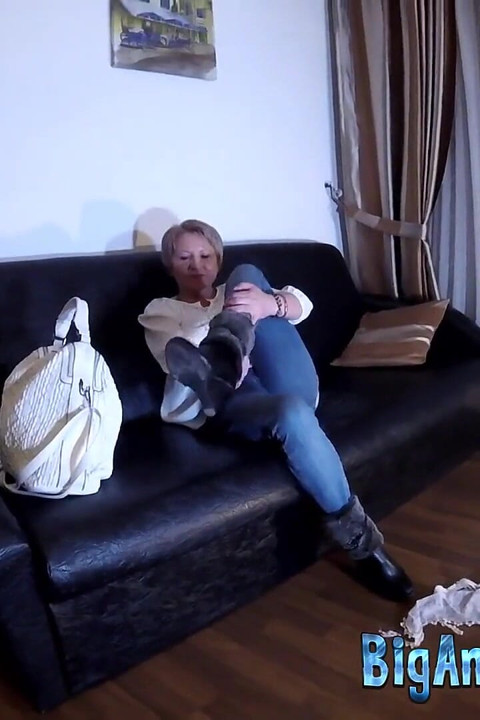 Gigantic tits bbw masturbates