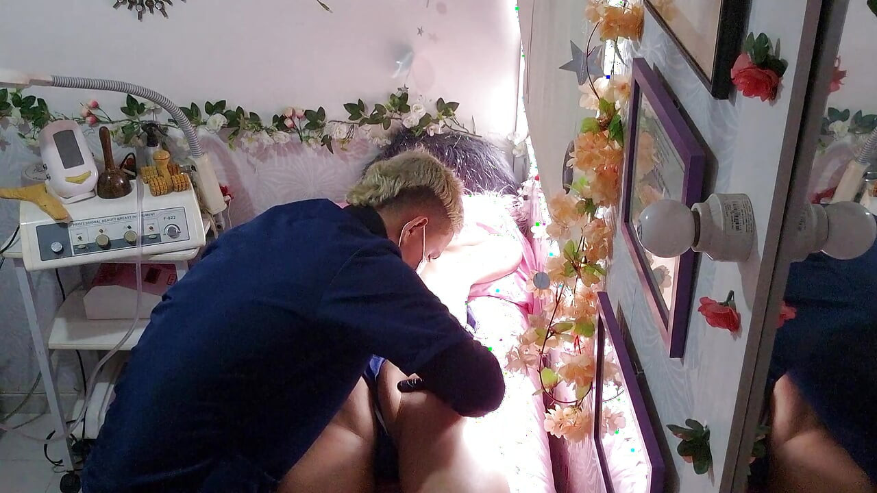 Eu disse ao meu marido que ia fazer uma massagem, só não mencionei que o massagista era um homem