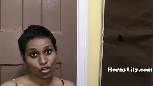 Güney Hintli sürtük Lily gerçek yarağa güzel gırtlağına kadar ıslak sakso çekiyor