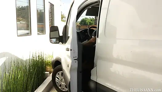 Lisa Ann соблазняет черных мужиков с большой елдой для тройнички