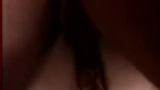 Kıllı amcıklı Fransız genç kız ıslak amına büyük miktarda döl alıyor