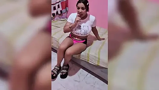 Осторожный!! Осторожный!! Ты чуть не забрызгала молоком мне в глаза, а я хочу его в мой рот.