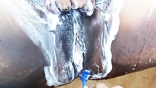 Mature MILF Shaving Her Pussy and Come to Orgasm Black Pussy