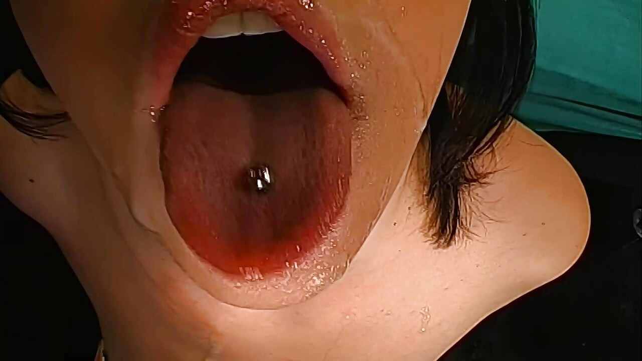 Tinchen Deepthroat Machine Gags on Thick Cocks