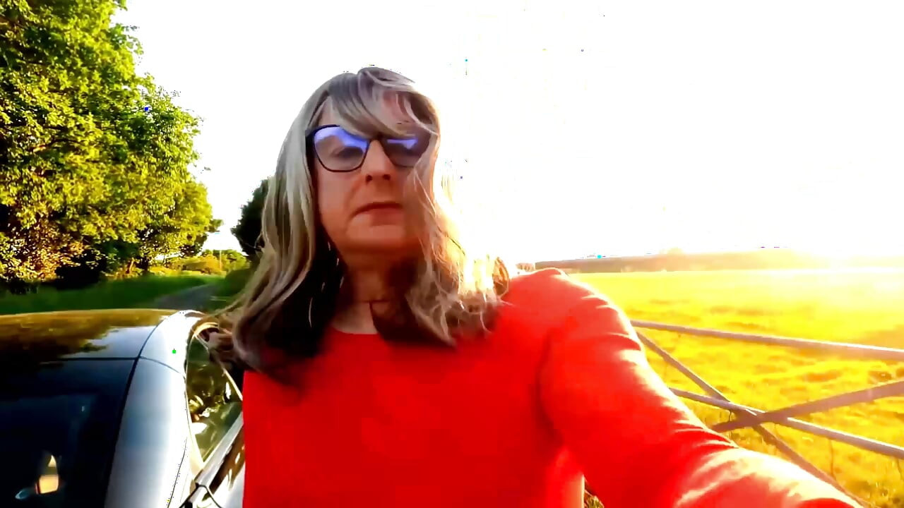 هاوي يرتدي ملابس Kellycd2022 يستمني تحت الشمس