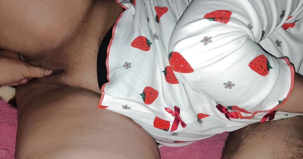 Video terbaik istriku lagi asik nyepong kontol dan ngocok kontol besarnya