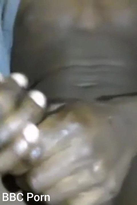 Meremas pelerku sambil fingering lubang pantatku sambil ngusap kontolku sampai muncrat