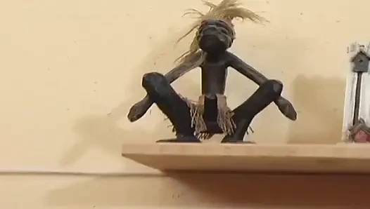Sarışın olgun sürtük zonklayan delikanlılar tarafından çifte sikiliyor