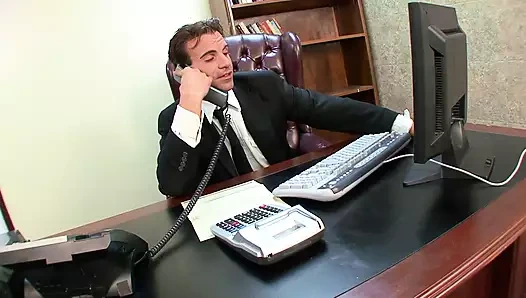 Свежая девушка Ashlyn Rae, шлюховатая брюнетка трахается в