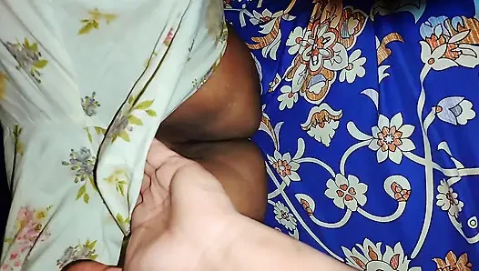 Video rekaman seks pasutri sange pakistan lagi asik fingering memeknya sampai orgasme