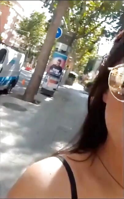Nova garota safada curtindo no meio do parque em Barcelona!
