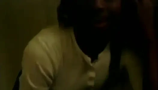 Harte schwarze muschi im garten lecken ... in den mund kommen