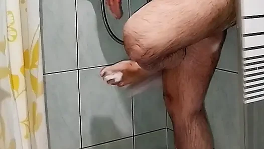 Young Gay duş alıyor