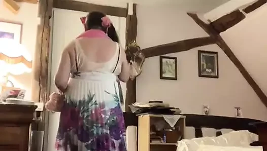 Küçük çiçekli elbiseli kıyafet