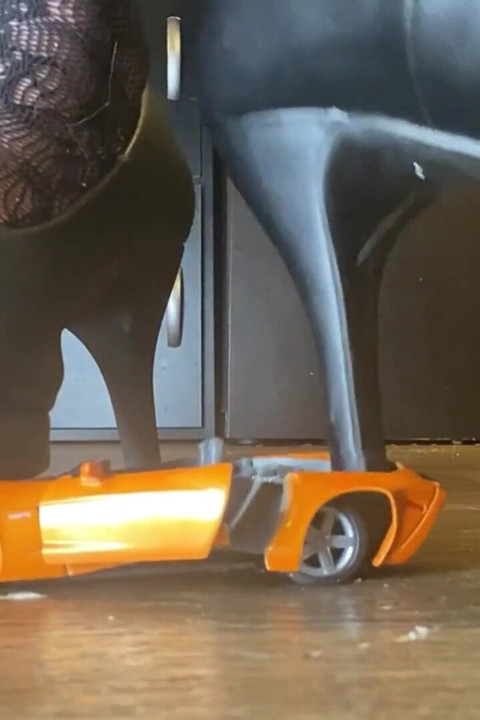 Crushed Dreams: Giantess Bootyful Bella Blast Vs the Orange Sports Car