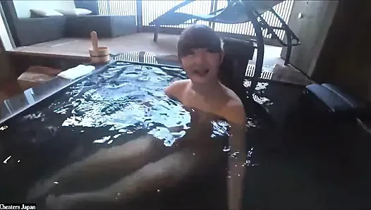 Wisata onsen pribadi sama idola semok gravure