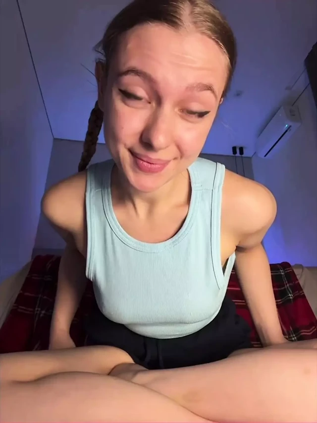 Masturbating and squirt while fucking pussy