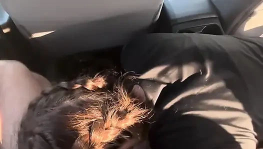 18-jähriges tinder-date gibt schlampige kehle im auto