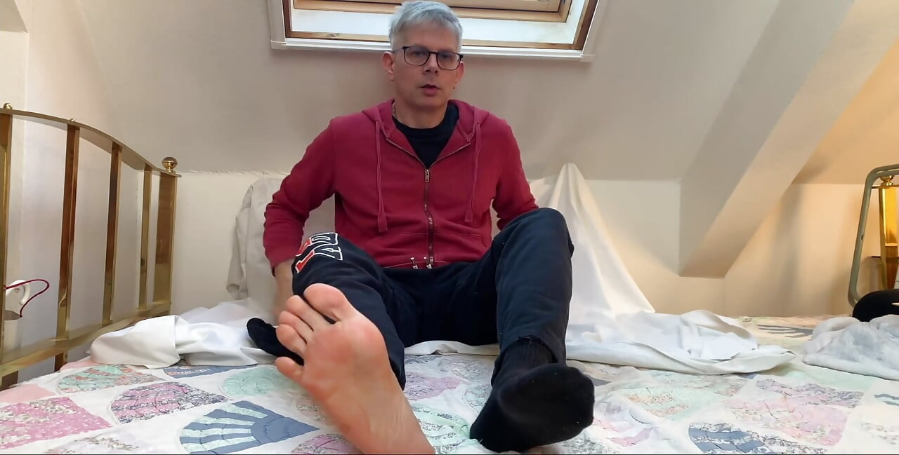 Short foot video (some wank)