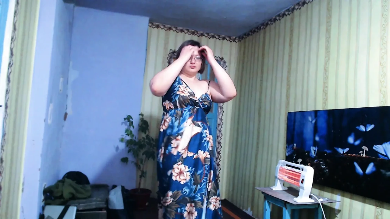 Hot dancing with a hot girl in a good mood