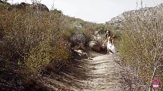 Esta encantadora pareja mostró su pasión el uno por el otro al aire libre, profundo en el campo