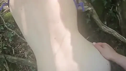 Ormanda bir röntgenci beni yakalayıp amımı siktiğinde kendime dokunuyordum.