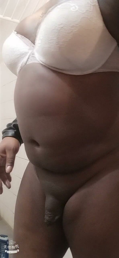 Anoniema Rose's bathroom thickness | Clip 1