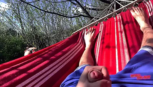 Üvey erkek kardeşim beni gözetliyor ve götüme mastürbasyon yapıyor