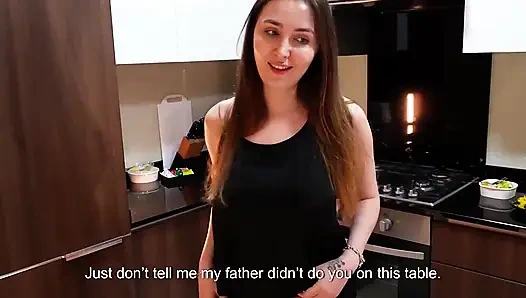 POV: Мачеха Делает Мне Секретный Минет На Кухне После Того, Как Вглядываюсь В Мой Член Под Столом