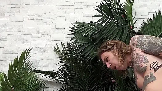 Sophie tyler lutscht einen schwanz und wird von bryan gozzling gefickt!