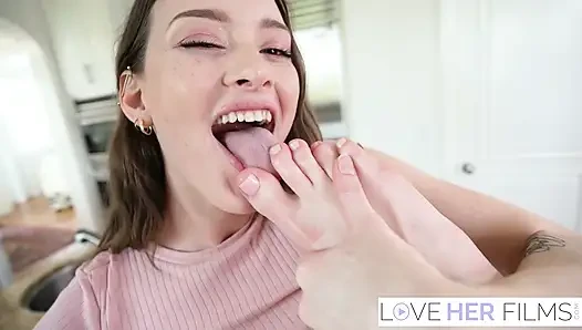 Olivia madisons lagi asik menggoda dengan kaki seksinya