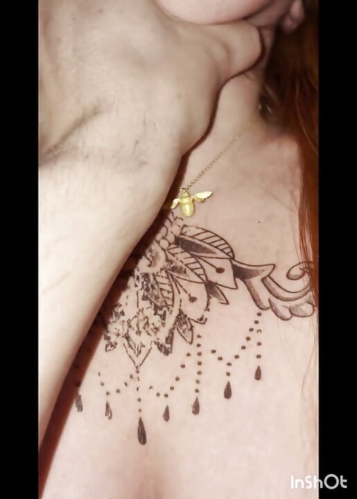 Soție și soț care fac sex murdar. Vibrator negru, futai cu pumnul, ejaculare înăuntru, ejaculare