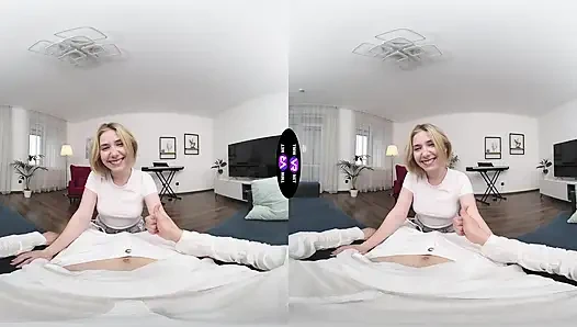 Отвлекнутый бойфренд? Мила закрывает его грубым минетом - TeenMegaWorld