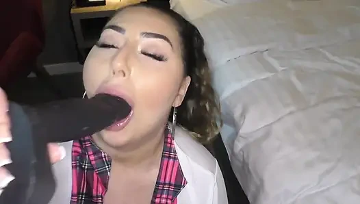 Tätowierte schlampe mit dickem arsch