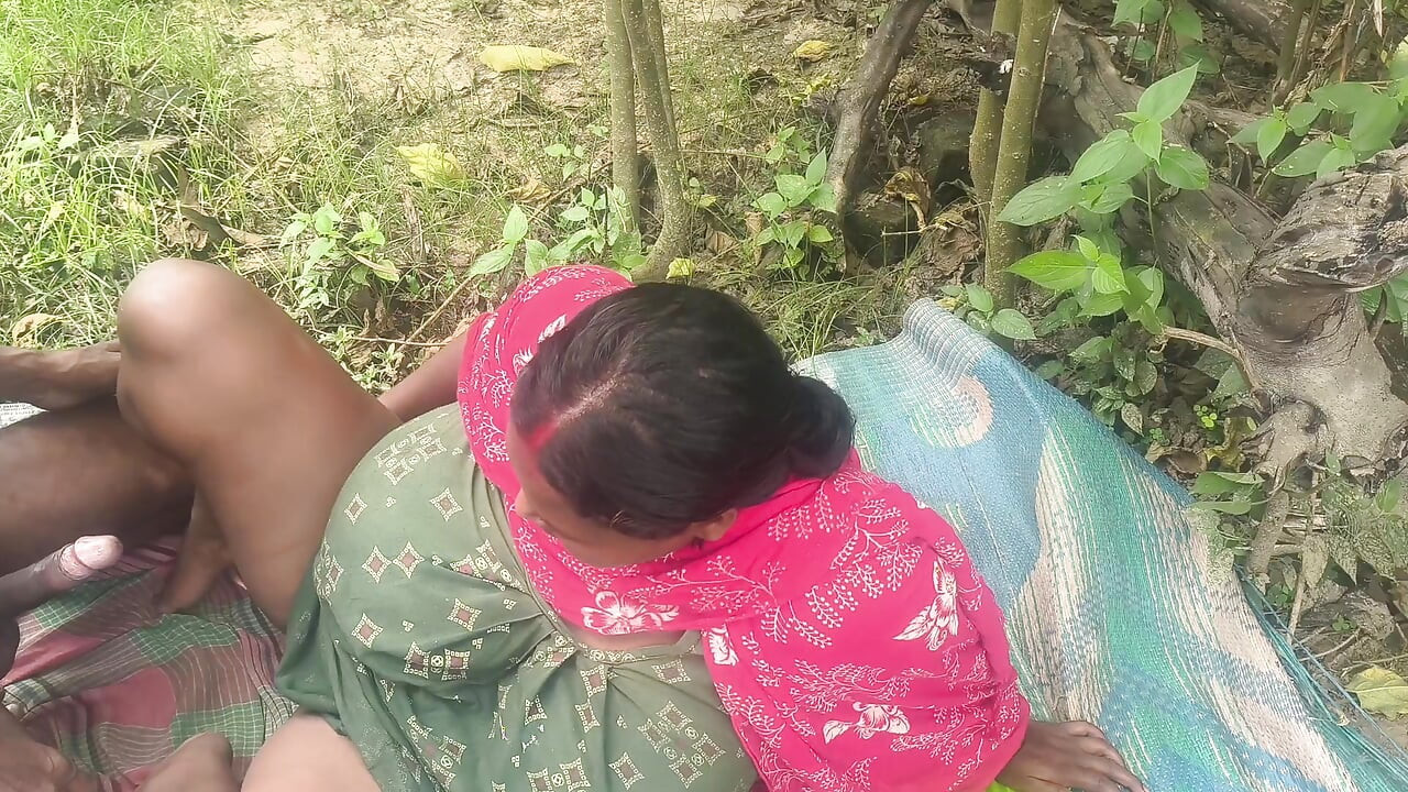 Indian pados ki bhabhi ko jungle mein chudai ki