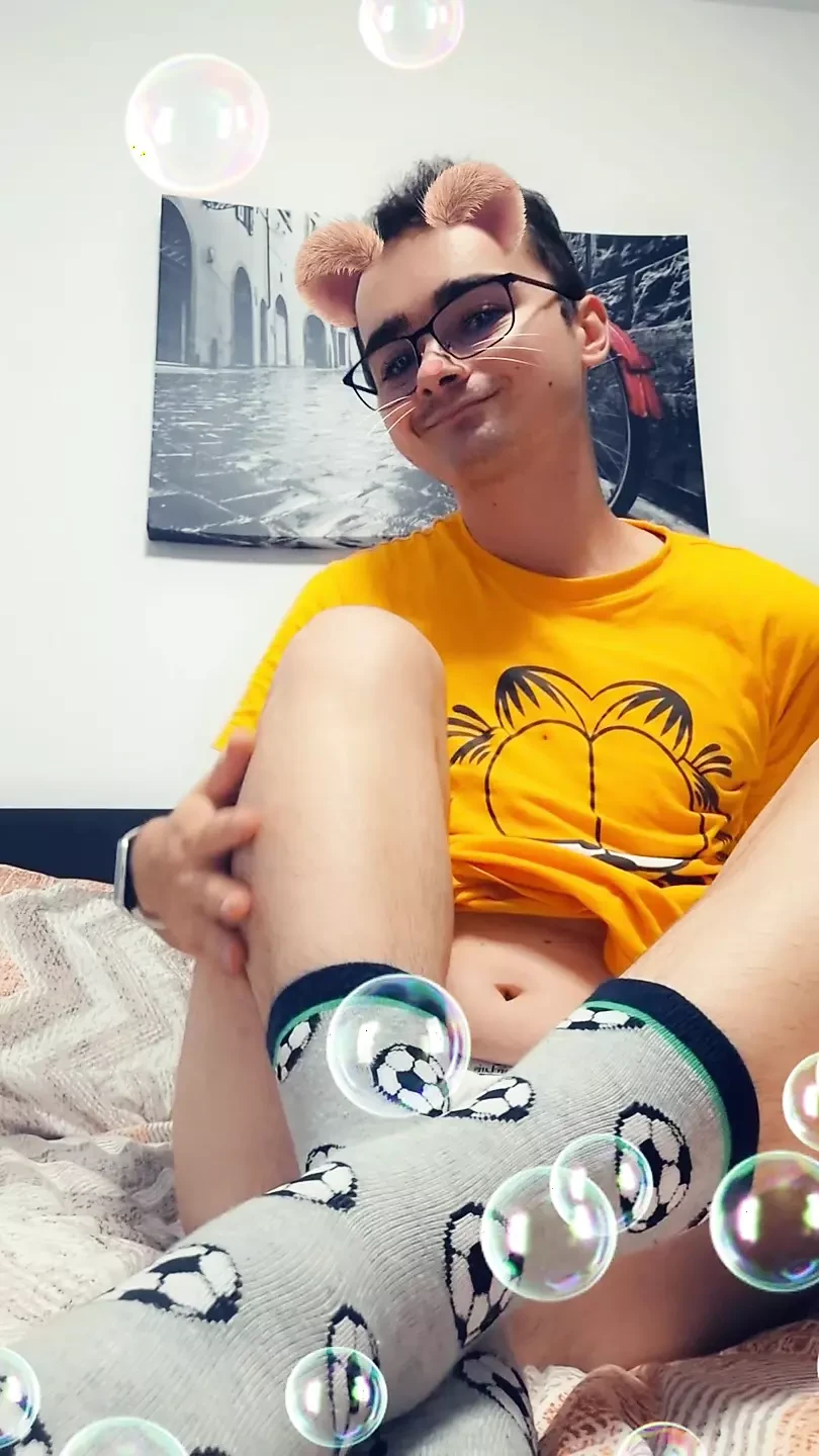 Un ragazzo monella del college fa un video di sborra su snapchat per suo padre