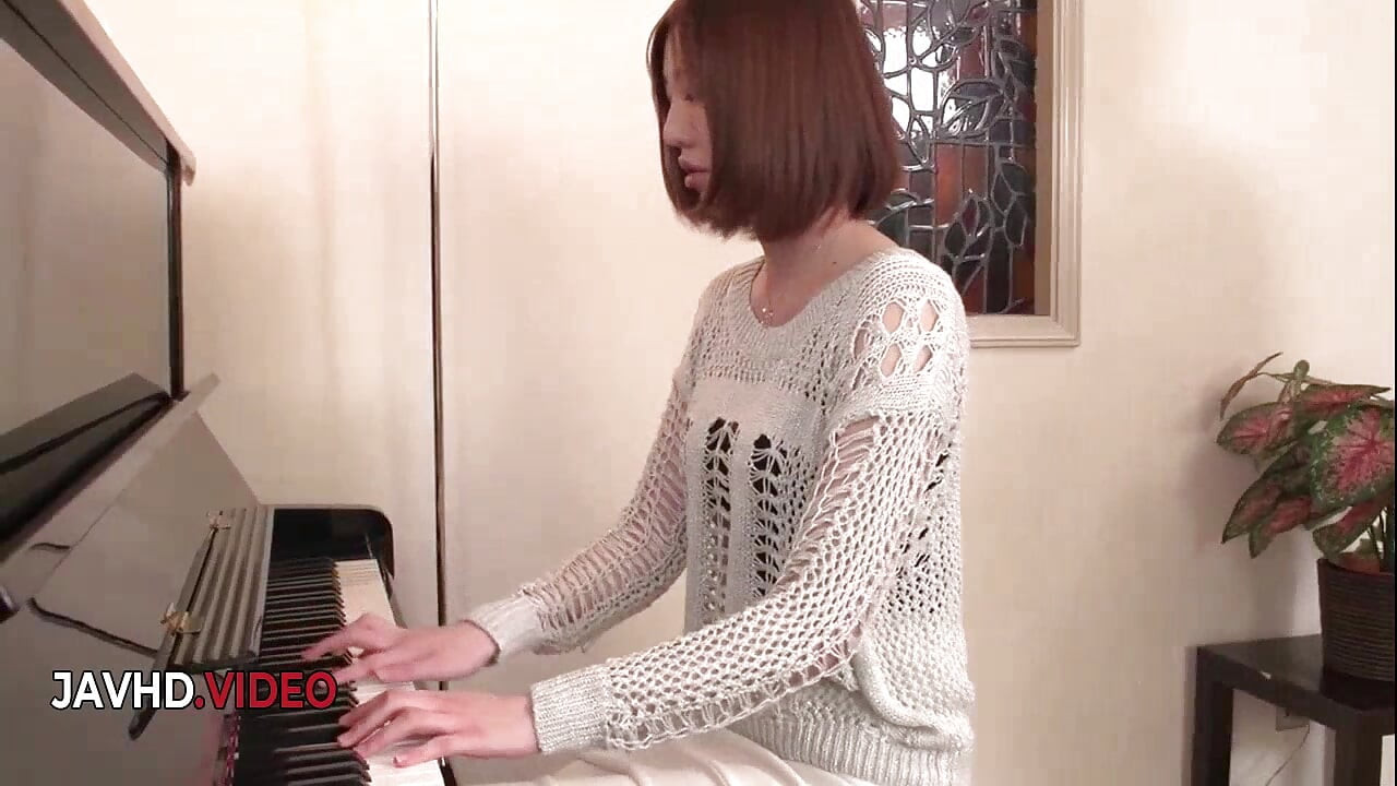 Narumi Ayases sensuale video adulto giapponese performance ragazze asiatiche che succhiano il cazzo con passione