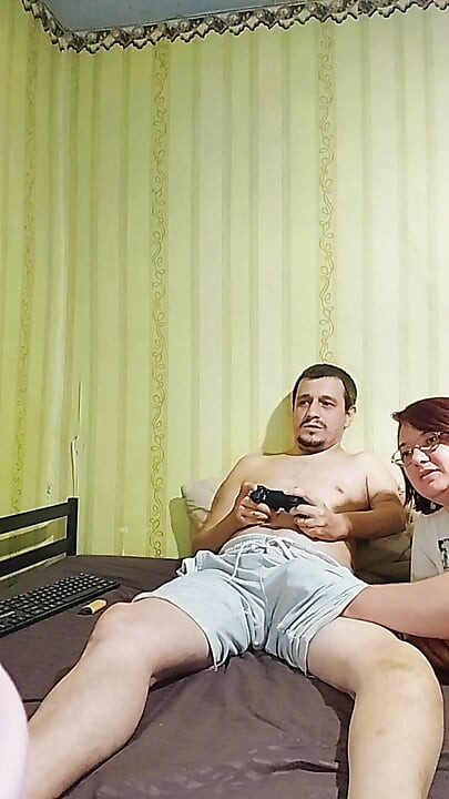 Üvey kız kardeşin meydan okuması oyunun ilk seviyesini geçti