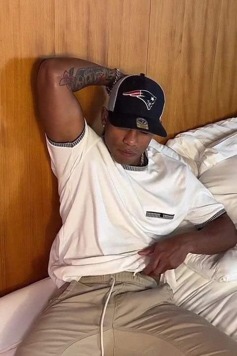 Hung Papi Rauw Solo Jerk off
