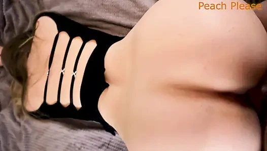Kulüpten güzel, göt deliği yabancı açgözlüce yarak emiyor ve sikişiyor, ev yapımı amatör porno